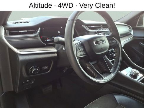 Used 2023 Jeep Grand Cherokee Altitude AWD/4WD image 13