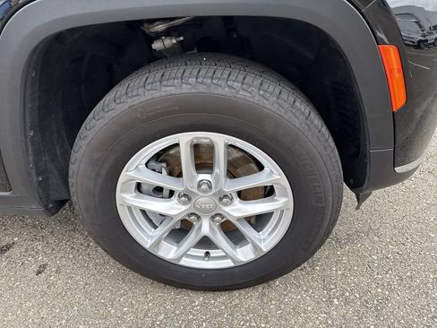 Used 2025 Jeep Grand Cherokee L Laredo AWD/4WD image 12