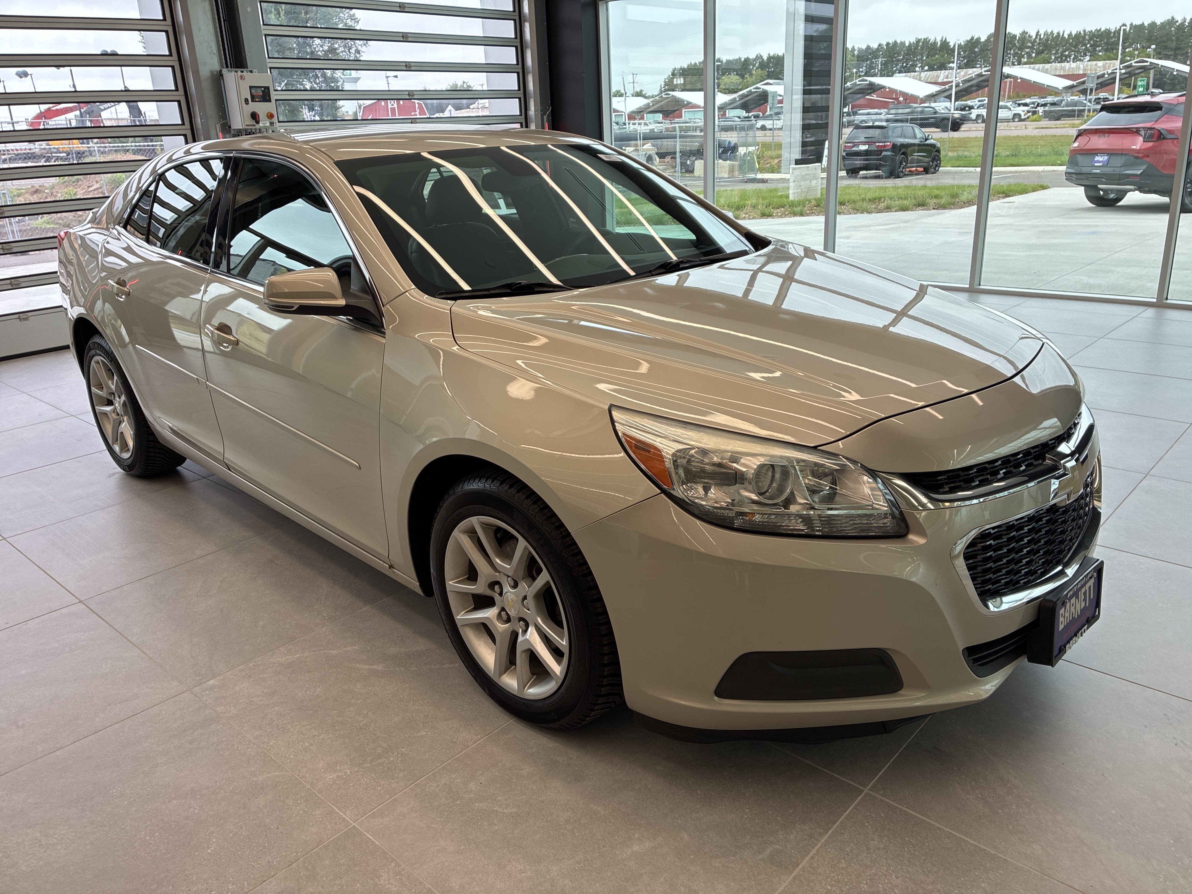 Used 2015 Chevrolet Malibu LT w/ Power Convenience Package FWD image 2