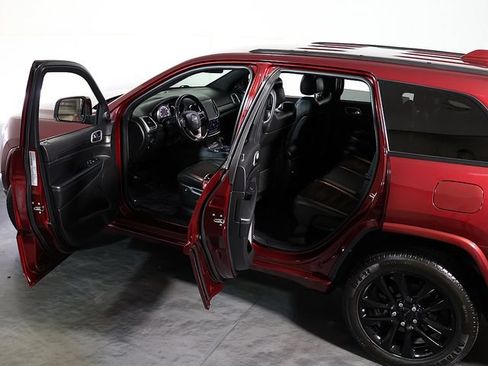 Used 2021 Jeep Grand Cherokee Laredo X AWD/4WD image 5