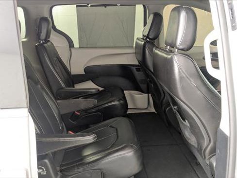 Used 2020 Chrysler Voyager Lxi image 19