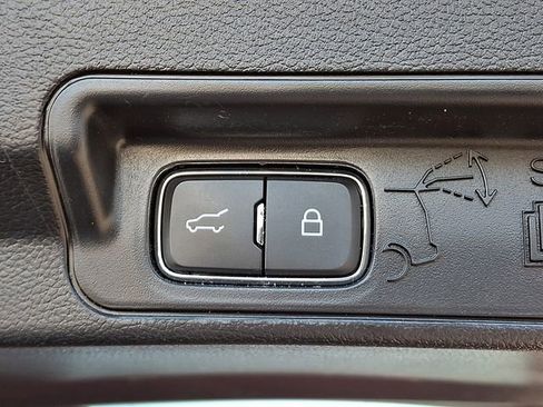 Used 2022 Ford Explorer XLT w/ Equipment Group 202A image 33