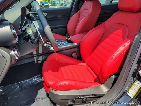 New 2025 Alfa Romeo Giulia AWD w/ Veloce Package AWD image 8