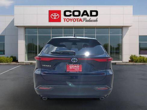 Used 2024 Toyota Venza LE AWD/4WD image 4