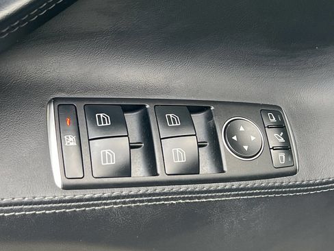 Used 2019 Tesla Model S Performance image 21