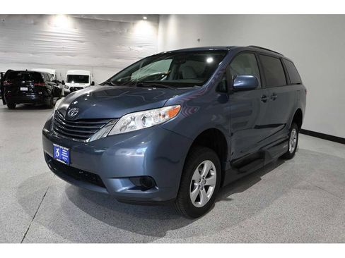 Used 2016 Toyota Sienna LE FWD image 10