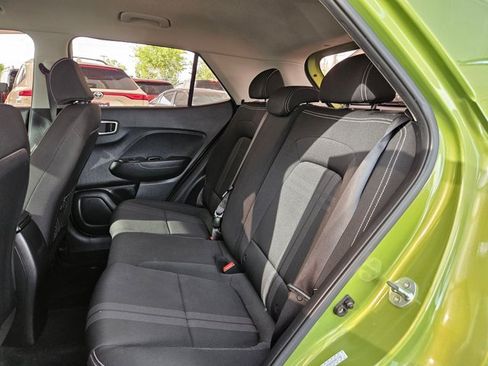 Used 2021 Hyundai Venue SEL FWD image 15