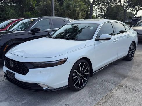Used 2025 Honda Accord Touring image 2