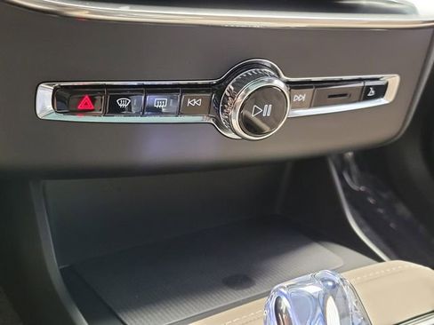 New 2026 Volvo XC90 B6 Plus w/ Protection Package Premier AWD/4WD image 18