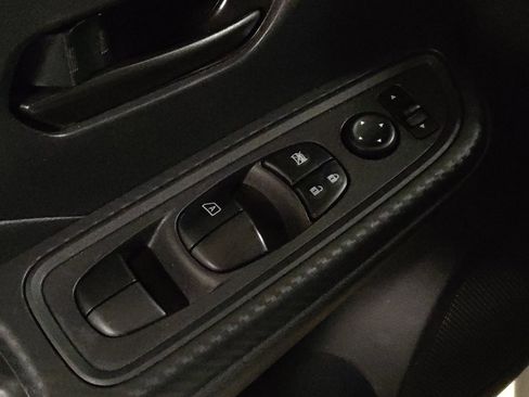 Used 2020 Nissan Versa S image 27