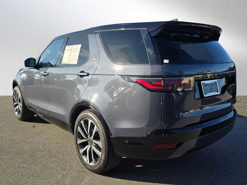 Used 2025 Land Rover Discovery Dynamic SE image 3