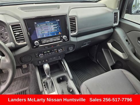 Used 2024 Nissan Frontier SV w/ SV Convenience Package RWD image 17