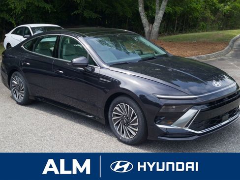 New 2025 Hyundai Sonata Limited image 3