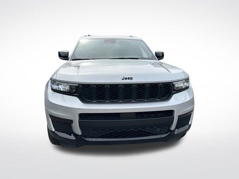 Used 2024 Jeep Grand Cherokee L Altitude AWD/4WD image 9