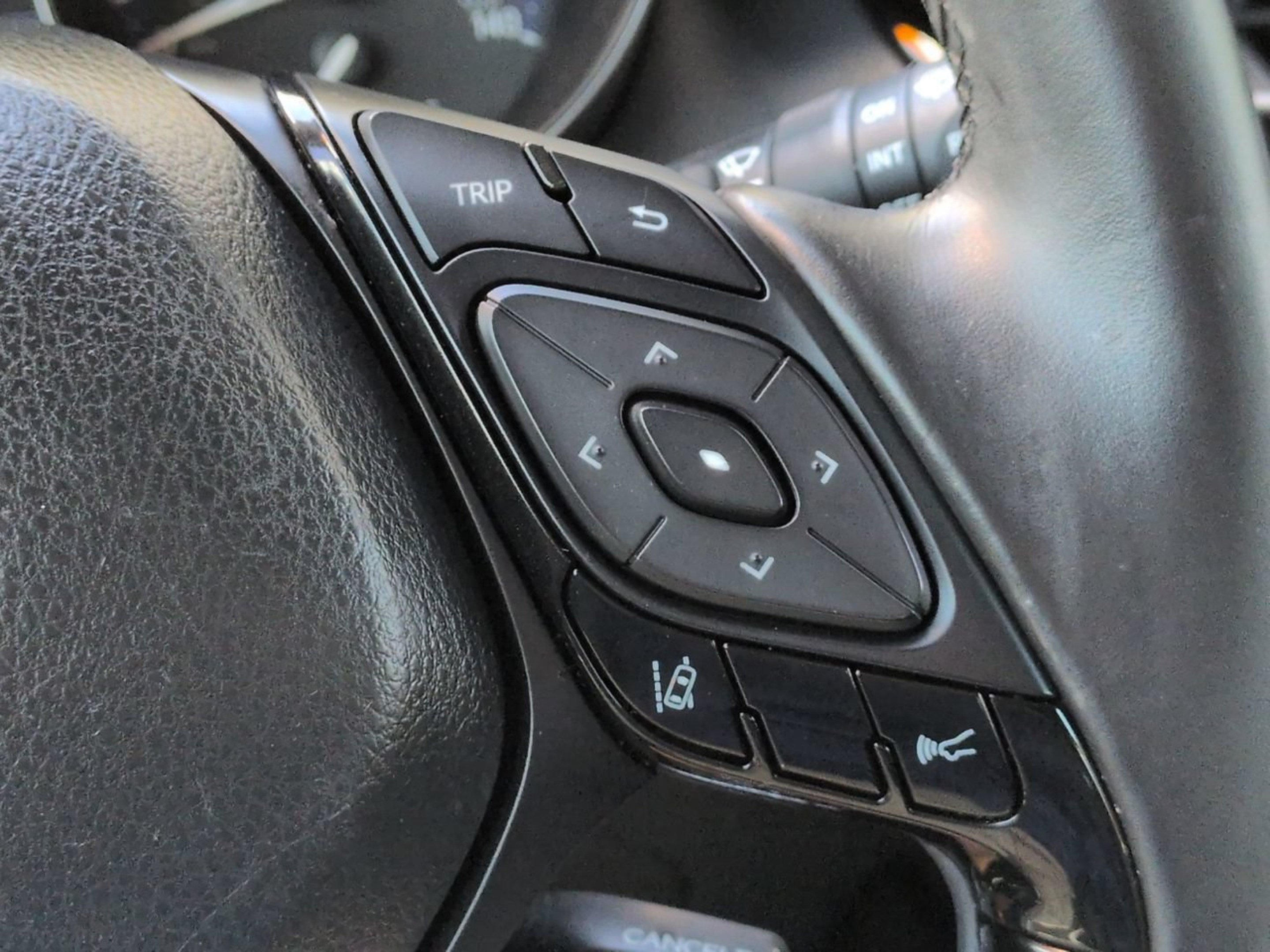 Used 2019 Toyota C-HR XLE FWD image 27
