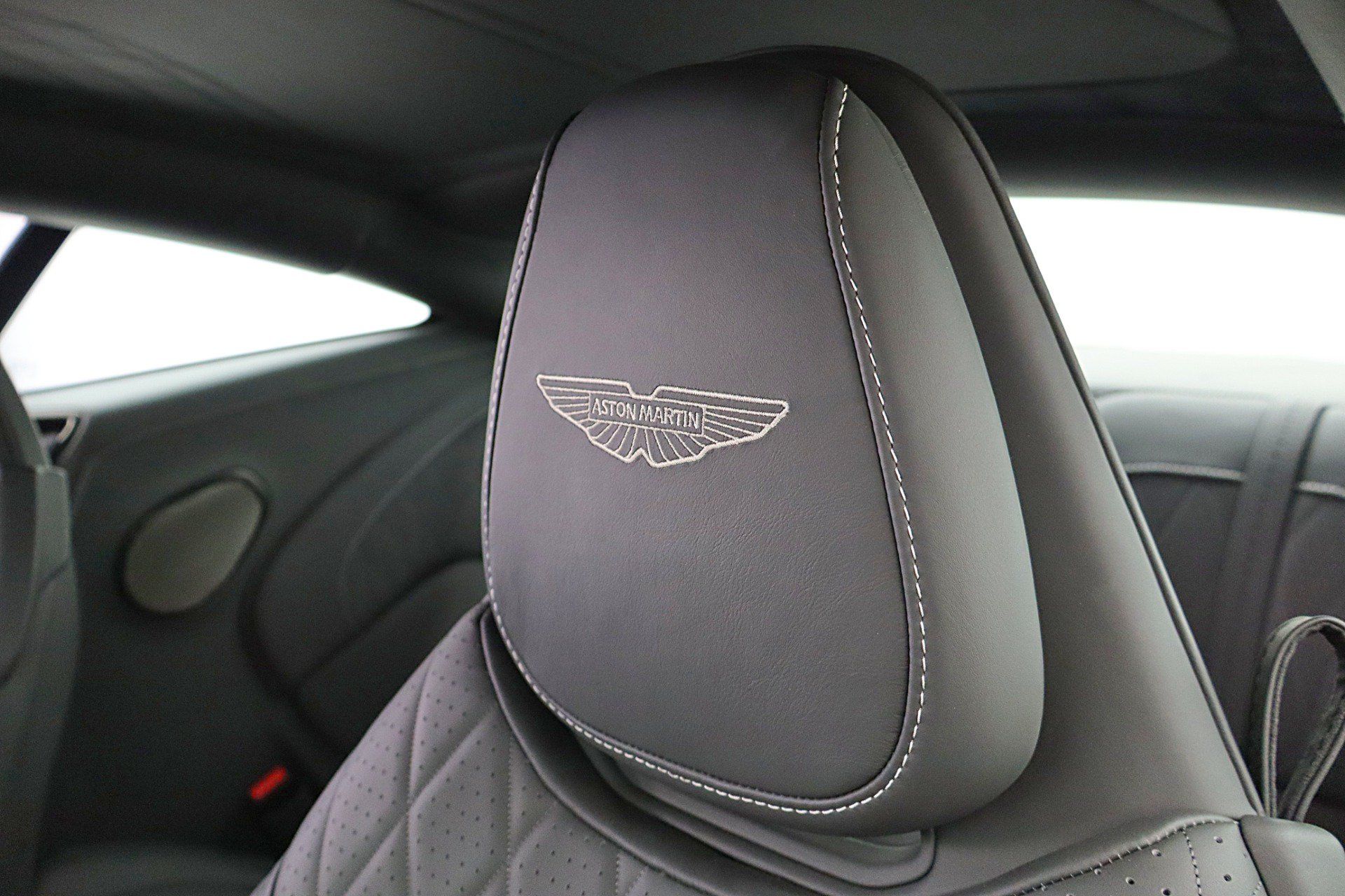 Used 2024 Aston Martin DB12 Coupe RWD image 26