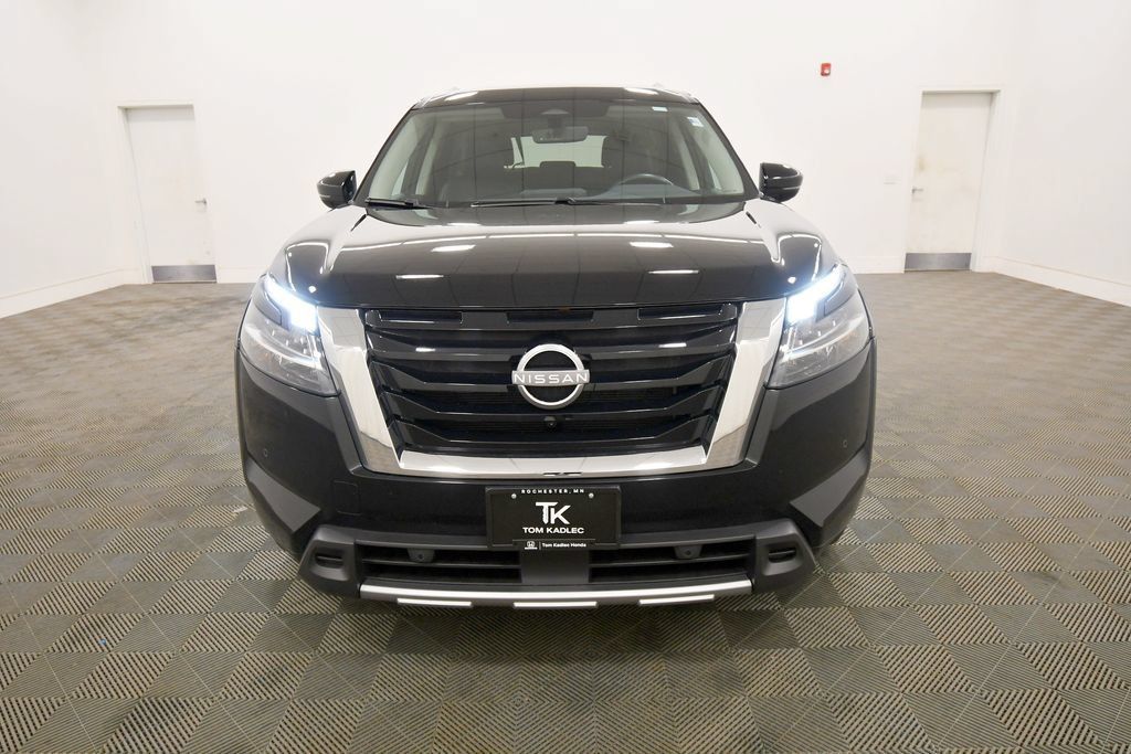 Used 2024 Nissan Pathfinder SL AWD/4WD image 11