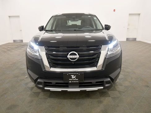 Used 2024 Nissan Pathfinder SL AWD/4WD image 11