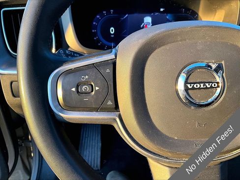 Used 2022 Volvo XC60 B5 Momentum AWD/4WD image 14