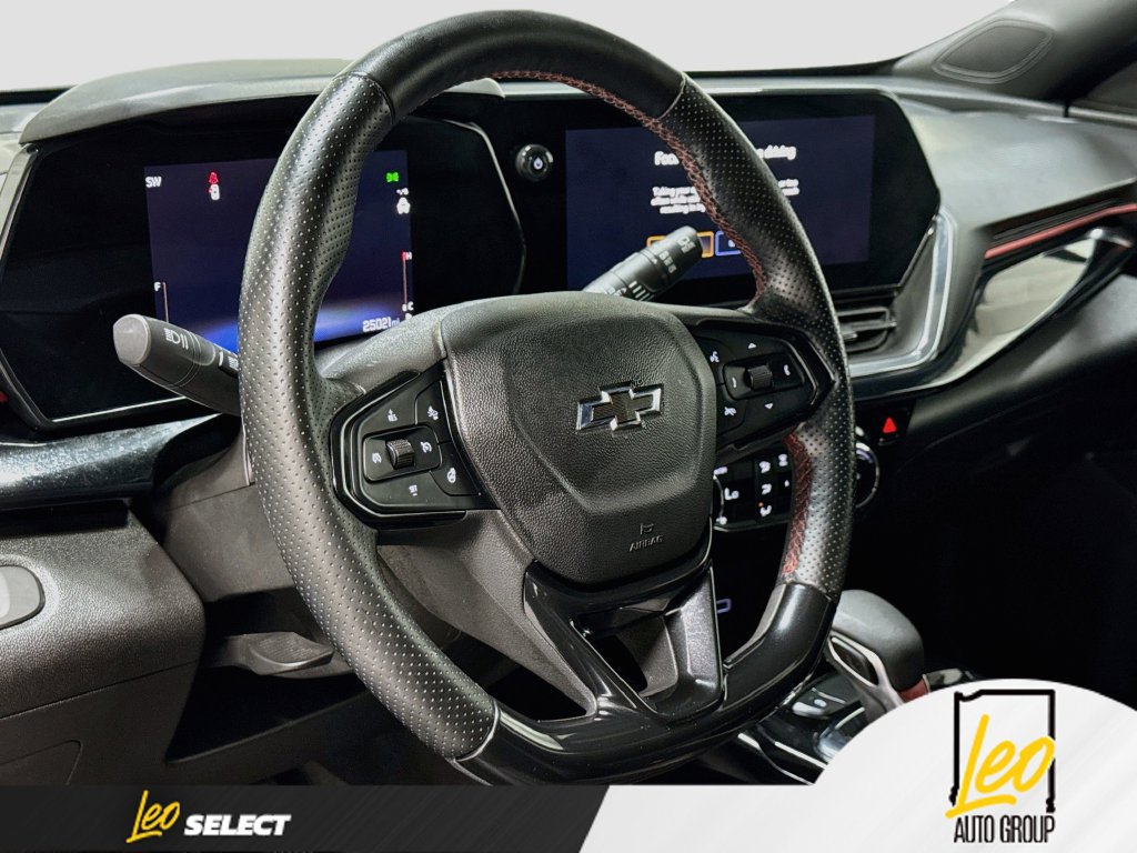 Used 2024 Chevrolet Trax RS FWD image 14