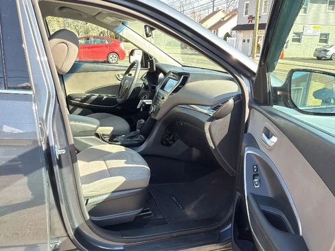 Used 2017 Hyundai Santa Fe SE AWD/4WD image 25
