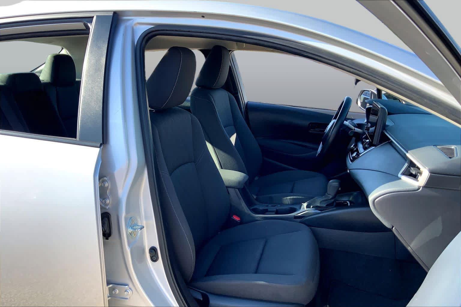 Used 2025 Toyota Corolla LE FWD image 9