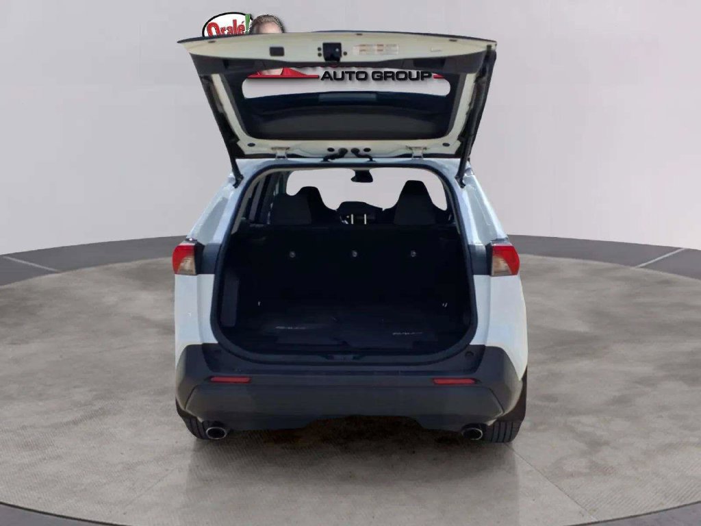 Used 2022 Toyota RAV4 XLE w/ Convenience Package FWD image 19