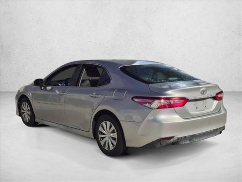 Used 2018 Toyota Camry FWD image 6