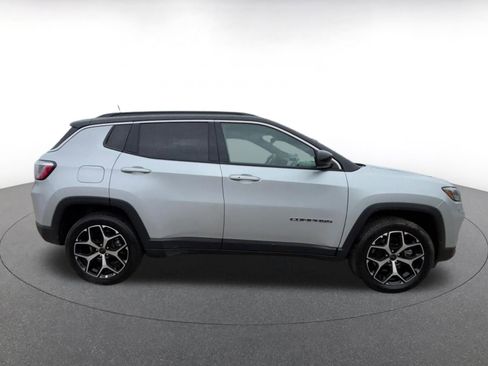 Used 2025 Jeep Compass Limited image 16