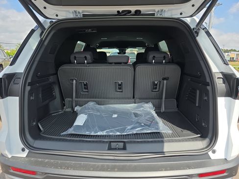 New 2026 Chevrolet Traverse LT w/ Driver Confidence Package FWD image 14