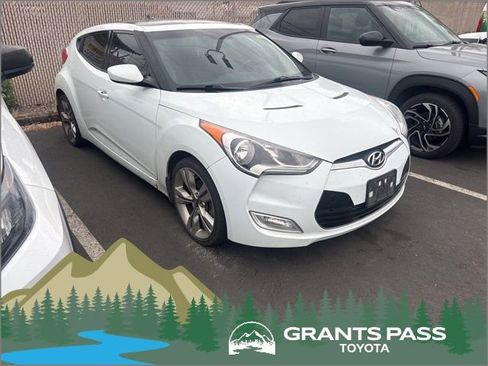 Used 2013 Hyundai Veloster w/ Style Pkg image 1