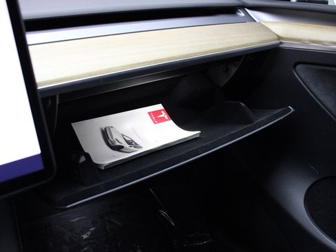 Used 2023 Tesla Model Y Long Range image 28