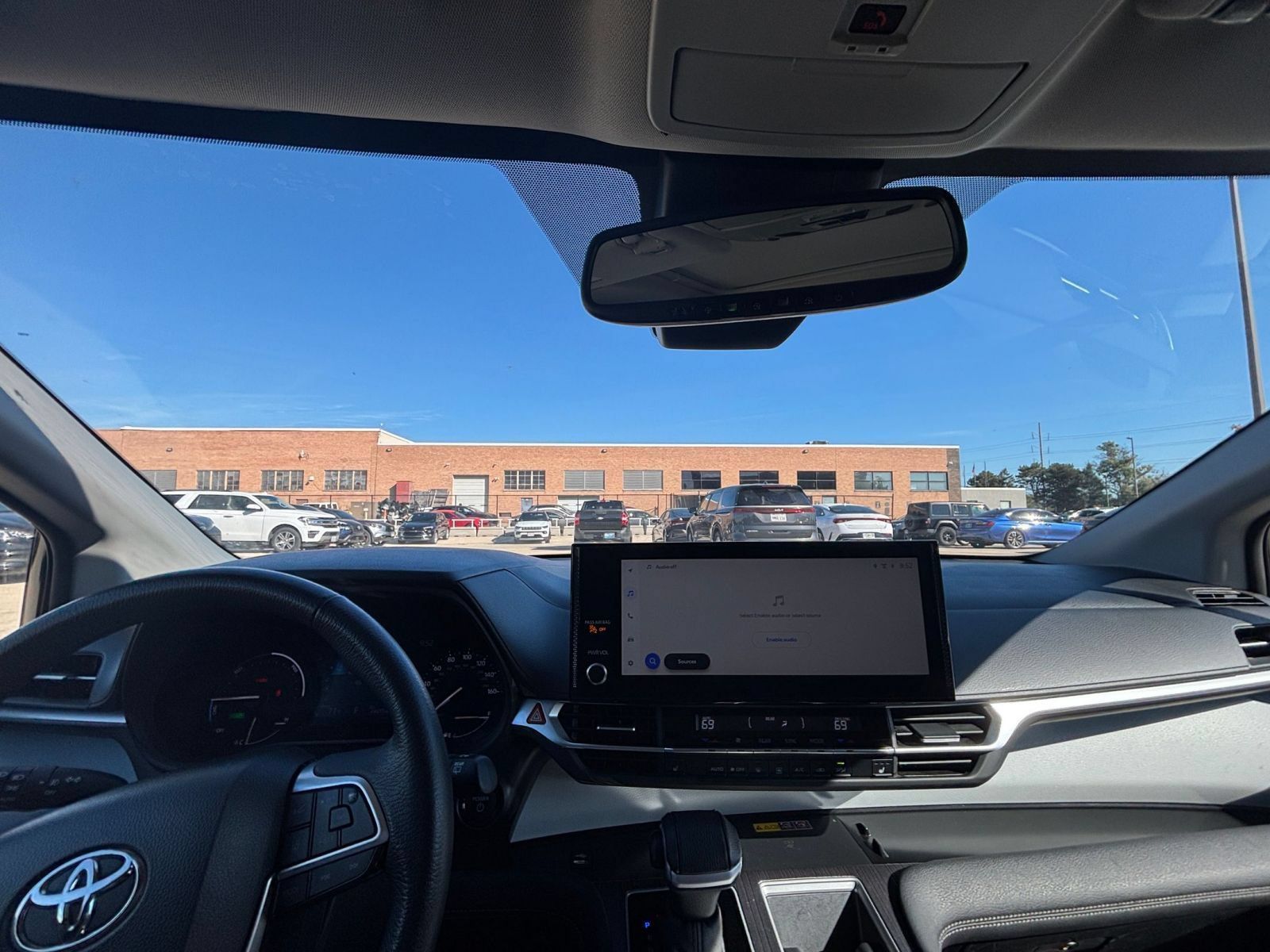 Used 2025 Toyota Sienna XLE FWD image 34