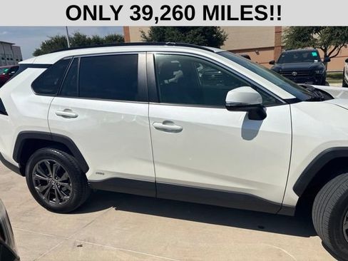 Used 2022 Toyota RAV4 XLE Premium AWD/4WD image 2