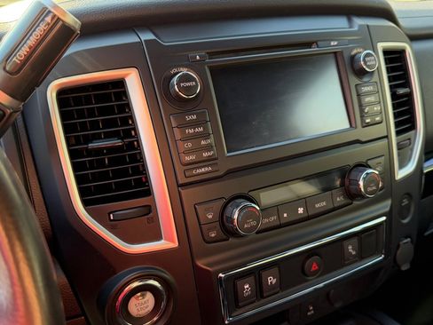 Used 2018 Nissan Titan SV w/ SV Convenience Package image 18