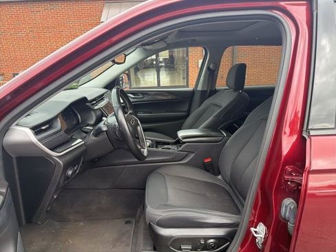 Used 2021 Jeep Grand Cherokee L Laredo w/ Luxury Tech Group I image 12