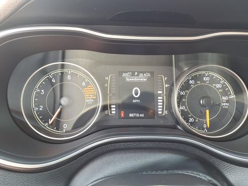 Used 2020 Jeep Cherokee Latitude w/ Cold Weather Group AWD/4WD image 8