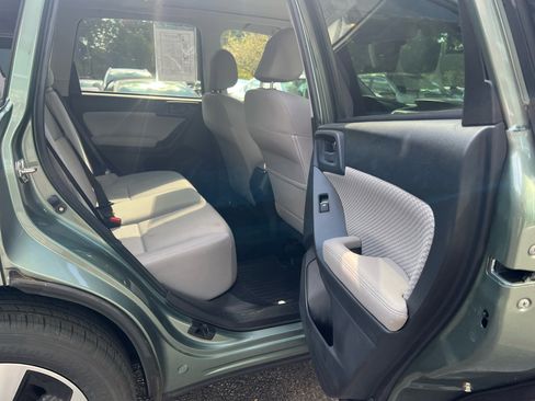 Used 2017 Subaru Forester 2.5i Premium image 12