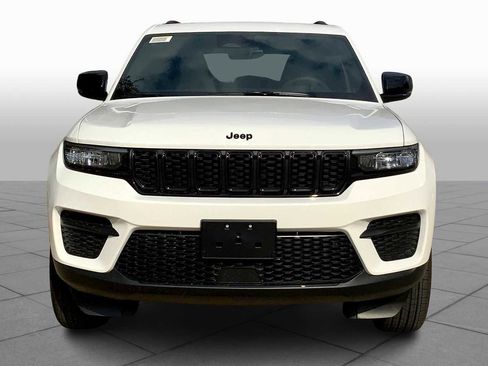 New 2025 Jeep Grand Cherokee Altitude image 3