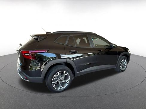 Used 2025 Chevrolet Trax LT FWD image 14