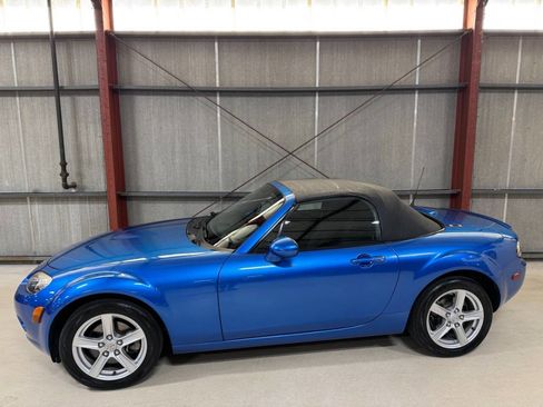Used 2006 MAZDA MX-5 Miata Touring RWD image 1