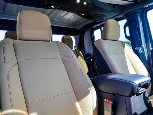 New 2026 Jeep Gladiator Willys AWD/4WD image 15