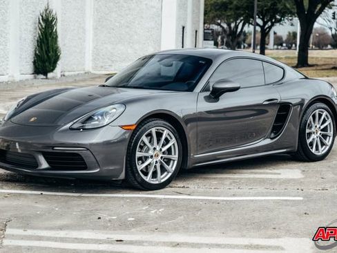 Used 2019 Porsche 718 Cayman image 7
