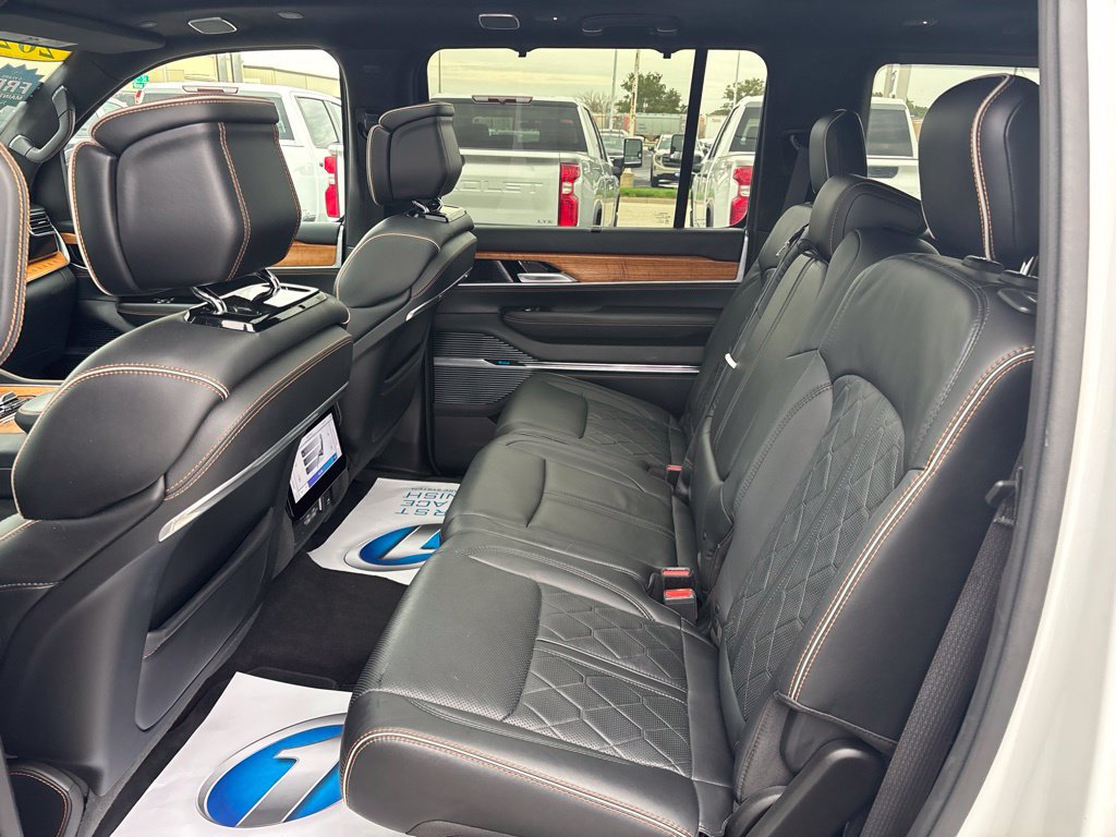 Used 2024 Jeep Grand Wagoneer Series III w/ Flexible Seating Group AWD/4WD image 40
