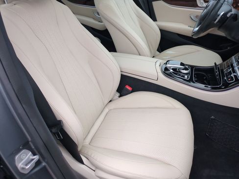 Used 2017 Mercedes-Benz E 300 4MATIC image 36