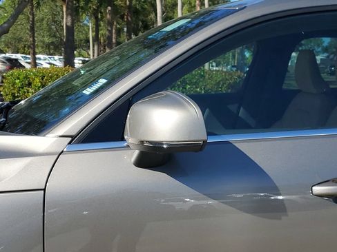 Used 2022 Volvo XC40 T5 Inscription w/ Advanced Package image 11