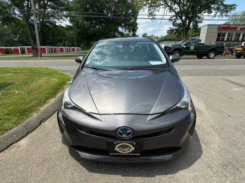 Used 2017 Toyota Prius Two w/ Prius Two Safety Plus Package FWD image 2