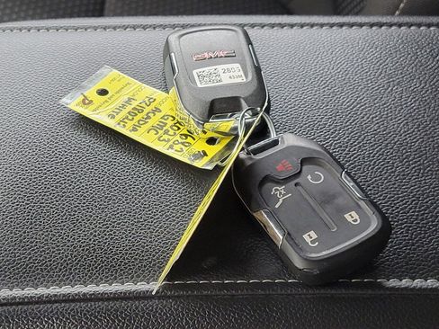 Certified 2023 GMC Acadia SLE w/ Driver Convenience Package image 29