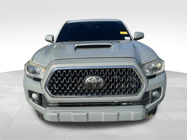 Used 2018 Toyota Tacoma TRD Sport AWD/4WD image 2