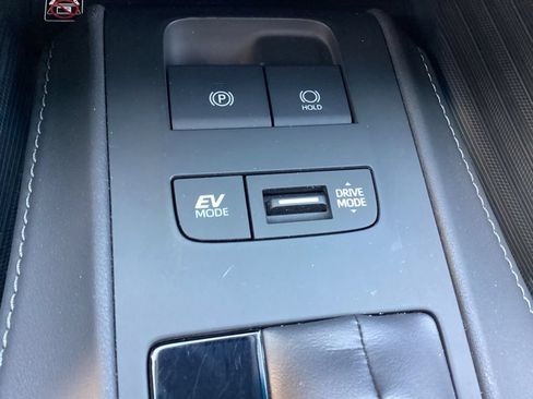 Used 2024 Toyota Venza Nightshade AWD/4WD image 31